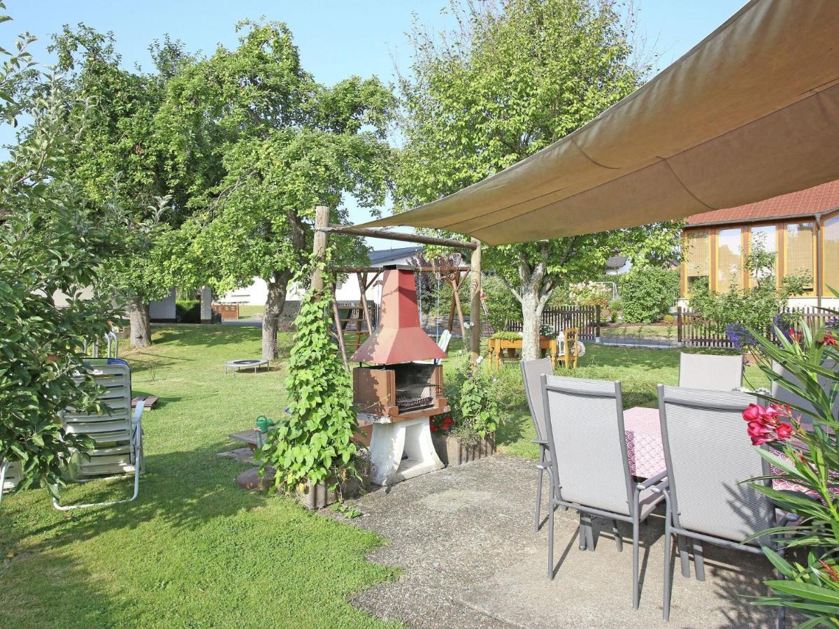 Apartment With Terrace And Pool In The Garden Pracht ภายนอก รูปภาพ