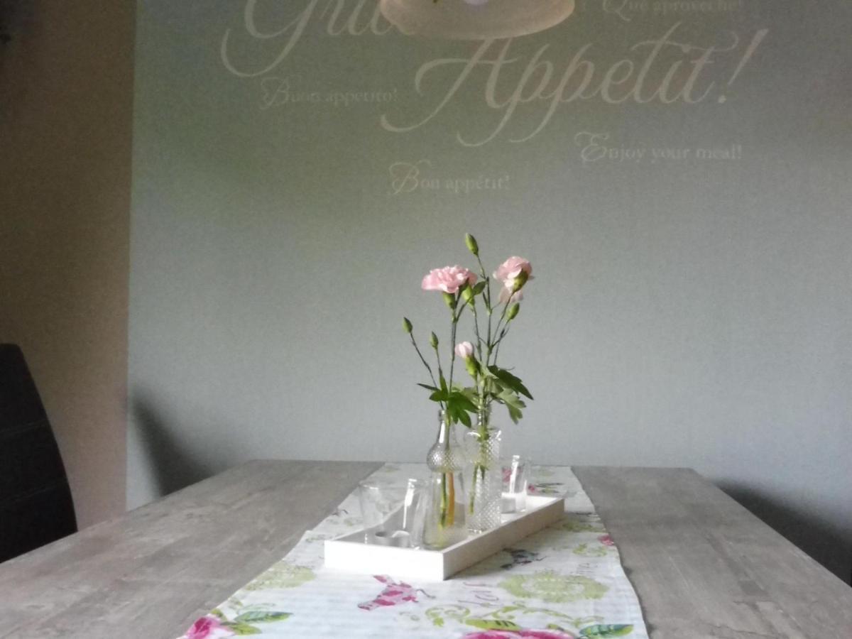 Apartment With Terrace And Pool In The Garden Pracht ภายนอก รูปภาพ