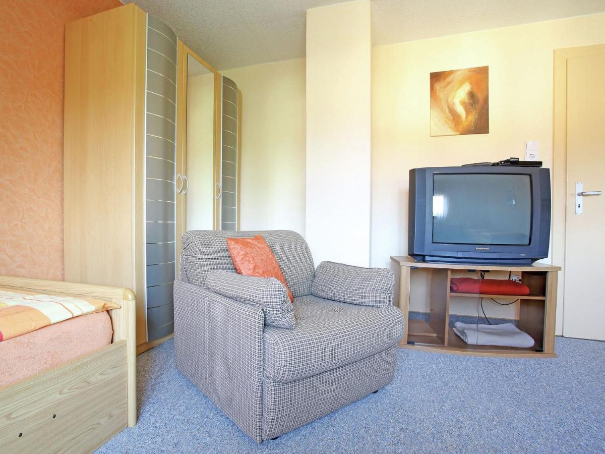 Apartment With Terrace And Pool In The Garden Pracht ภายนอก รูปภาพ